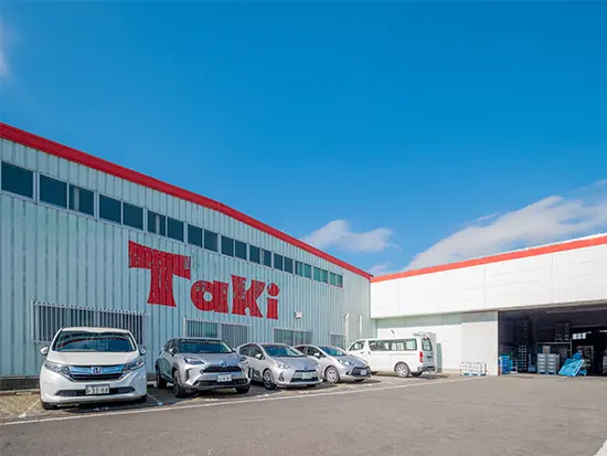 静岡県内にある工場勤務で、静岡在住の方も多く働く職場★マイカー通勤も可能です！