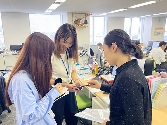 今回の募集ポジションは、全員が女性社員！気兼ねなくコミュニケーションを取れる風通しの良さがあります◎