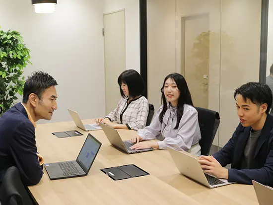 少数精鋭で運営しているため、代表との距離が近く、多くの知識を学べます◎