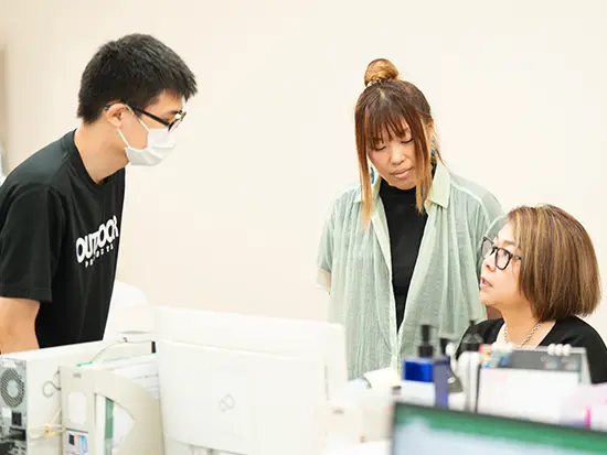 服装・髪型・髪色・ネイル自由！好きな自分のまま、ずっと働き続けられます！