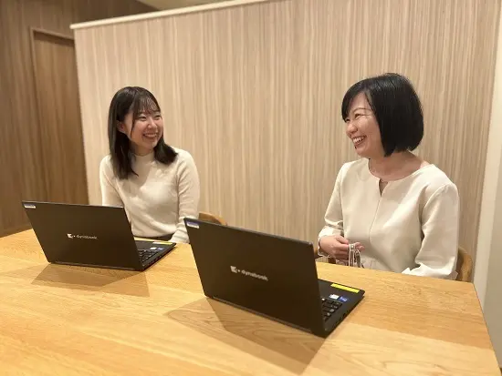 お仕事をしながらプライベートな話も...！