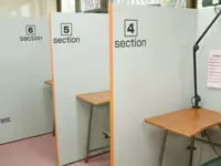 パーテーションで仕切られた空間で、子どもとの直接対話が実現！
