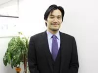 写真は代表の橋元です。関西弁で気さくなタイプなので、入社後はいろいろ質問しちゃって下さい！