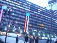オフィスは東京駅の近く。通勤や買い物・食事にも便利な立地です