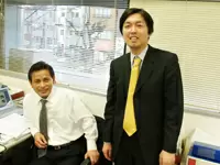 業務で分からないことがあれば先輩が優しく教えていきます