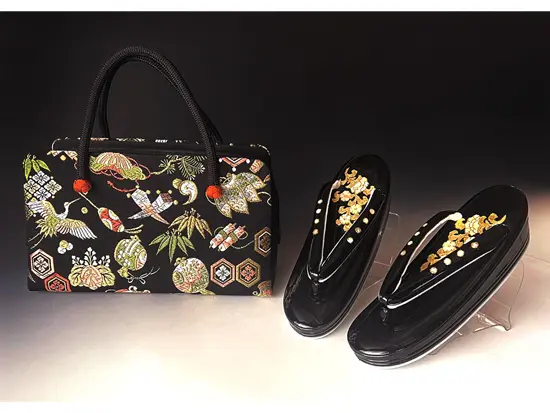 流行の柄を取り入れて、幅広く展開しています。