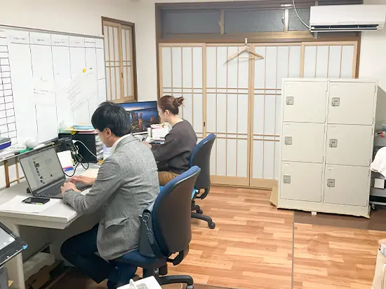 職員同士の距離が近い職場だからこそ、分からないことも気軽に質問できます！