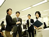 登録者やクライアントサービスとの会話を通じ交渉力が磨けます。