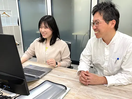 先輩がOJTで一緒に業務を教えていきますので、未経験でもブランクをお持ちの方でも始めやすいです♪