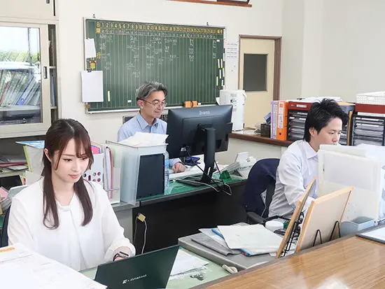 ☆安定基盤で社会インフラの成長を支える企業☆ 生コン大手の横山産業グループの一員と して働く魅力