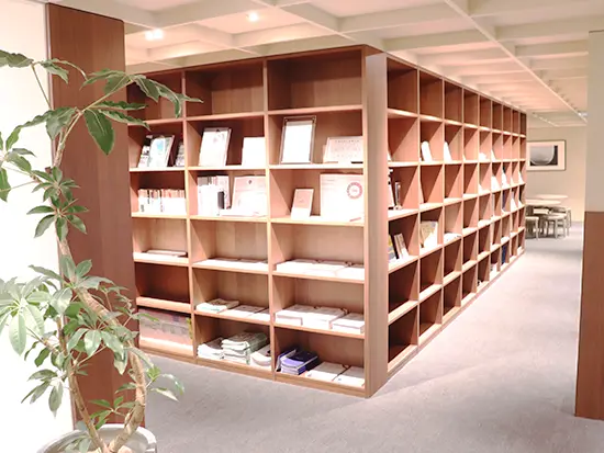 《まるで図書館！書籍なども豊富！》スキルアップに活かせるヒントや学びを得ながら成長いただけます。