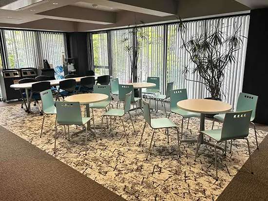 産育休復帰率100％・残業ほぼなし・賞与年2回など、ライフイベントを迎えても安心して働ける環境です