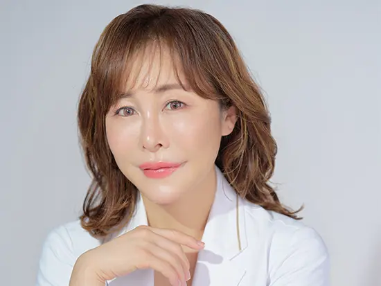 院長は講演などでも活躍する信頼ある存在です。