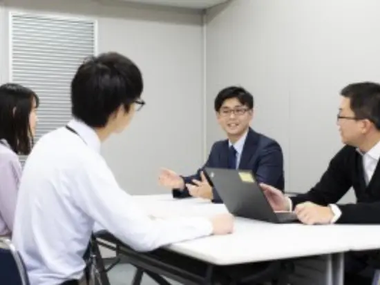 お客様はもちろん、共に働く仲間も大切だからこそ一人ひとりの成長を支えるサポート体制を整えています。
