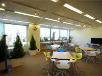 恵比寿の街並みを見渡すオフィス。周辺にはランチスポットも豊富