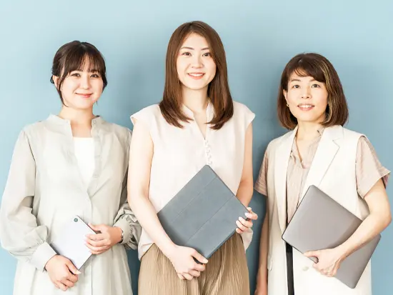 服装自由なので、好きなファッションを楽しんでOKです！