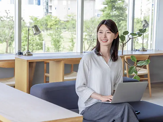基本服装は自由！自分のスタイルを大切に働けます！