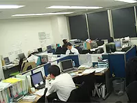 立地も環境もばっちり！オフィス家具にもこだわっています。
