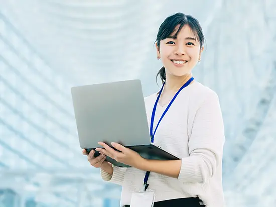 未経験から始められる事務のお仕事。育休などを経てブランクがあっても、仕事に誠実に向き合えれば大丈夫！