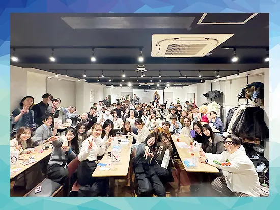 社員同士の交流も盛んで、年末には全体で忘年会を開きました！