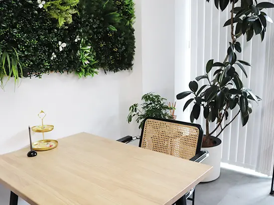 店舗・本社オフィスともに、家具にこだわったオシャレな空間です！