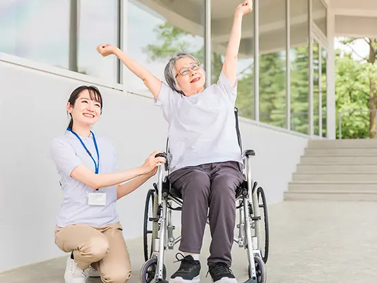 沖縄の優しい風と共に成長する、人と人を繋ぐ介護のプロフェッショナル