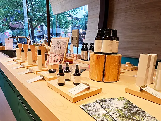 今後ZOZOTOWNでの販売も予定中！あなたの手で商品の魅力を広めていってください♪