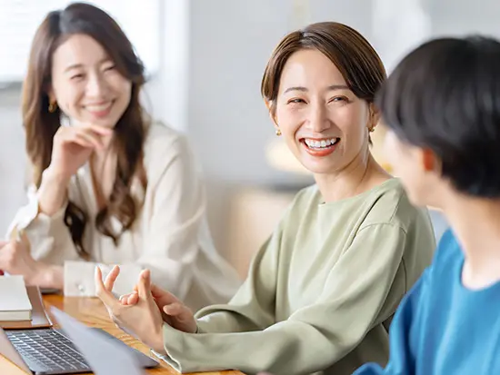 「年休127日」「残業月10h以下」！仕事もプライベートも充実できる環境が整っています★