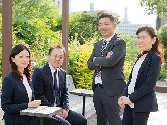 現在3名の社員が活躍中！英語が堪能な上長から、未経験入社の社員まで、多彩なメンバーが集まっています！