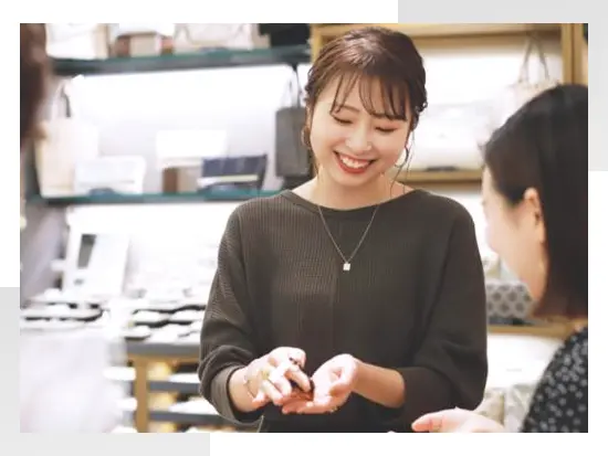 店舗予算達成賞や皆勤手当など、頑張っている社員を評価する制度も充実。