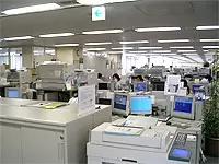 新しくキレイなオフィスで、楽しく仕事をしています！