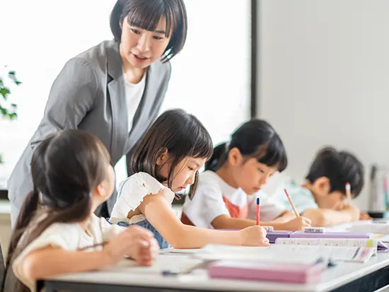 オープニングスタッフとして教室づくりに参加。経験よりも「子どもが好き」という想いを活かせる場所です。
