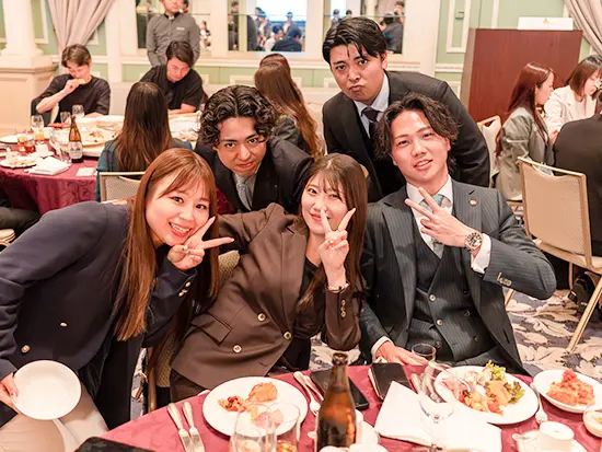 未経験でも安心。仲間がいるから、笑って働いて、ちゃんと稼げる。
