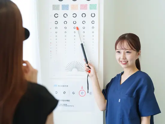 一人ひとりの症状に合わせ、業界初の独自技術を用いて施術。多くの方の眼の悩みを解決しています。