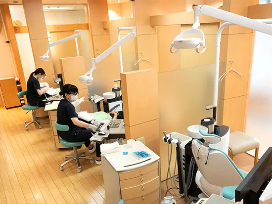 実際の診療の様子。入職後はここでの研修からスタートします♪