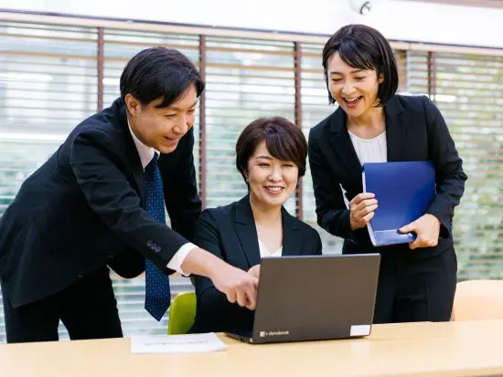 当社はみんな明るくチームワーク抜群です！わからないことは何でも相談できる環境です。