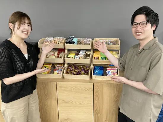 嬉しい無料の「お菓子コーナー」や「ソフトドリンクコーナー」もご用意しています！
