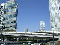 有名ホテルやTV局のある赤坂だから、芸能人に遭遇することも！