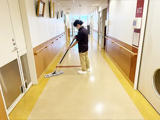 清掃業務は実は体力的にも負担が少なく、50～60代のスタッフも多数活躍中です◎