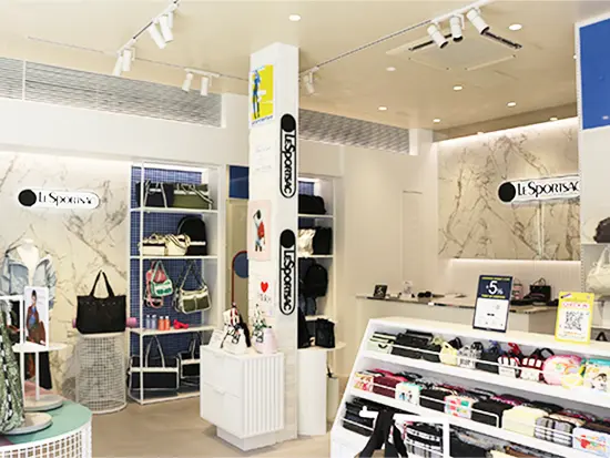 バッグだからこそ、お客様もスタッフも年齢は関係なし！長く活躍できる環境です◎