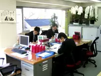 新しいオフィスに足りないのは…みんな楽しみに待っています。