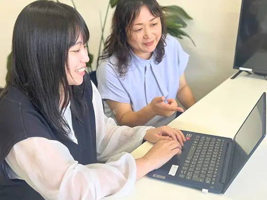 社員同士の仲が良く、出社日に仲間と顔を合わせるのも楽しみ♪みんなでランチに出かけたりしています