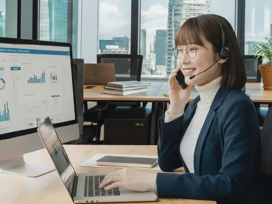 ビル19階の​景色が​良く快適な​執務スペースで​お客様対応♪​女性比率６割です