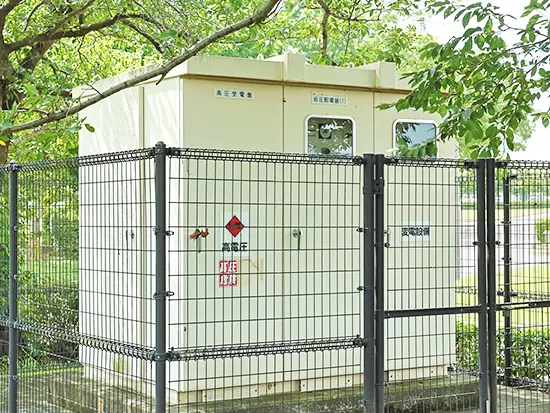 こちらがキュービクル。街で見たことがある方も多いのでは…？