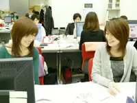 若い社員が多いので、自然と会話もはずみます。