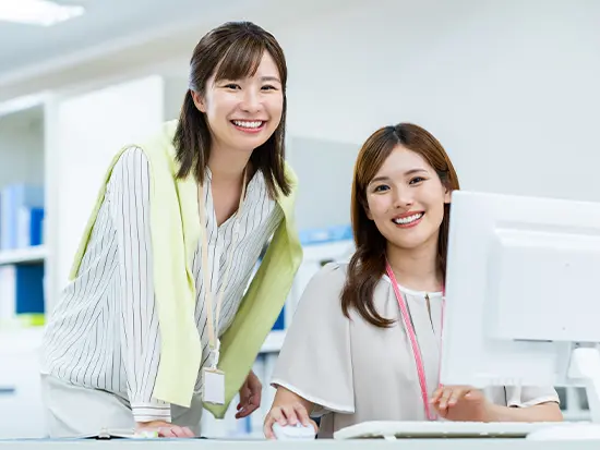 実働7.5時間と短めで残業はなし・年休130日。仕事とプライベートのメリハリをつけて働ける環境です♪