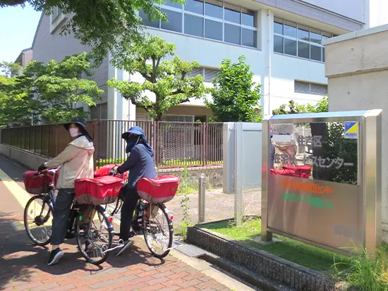 訪問は2名体制が基本！自転車に乗っての訪問は、健康づくりのためのちょっとした運動にもなりますよ◎