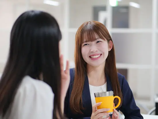 フリーアドレス制オフィスや個室休憩室完備、社員思いの快適な職場づくり◎