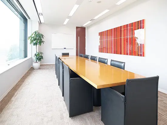 キレイなオフィスで働ける！皇居も望める素敵な環境です！