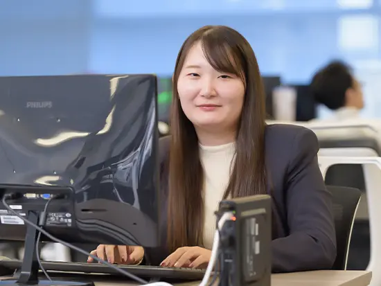 若手活躍中｜開放的で清潔感のあるオフィス環境です。